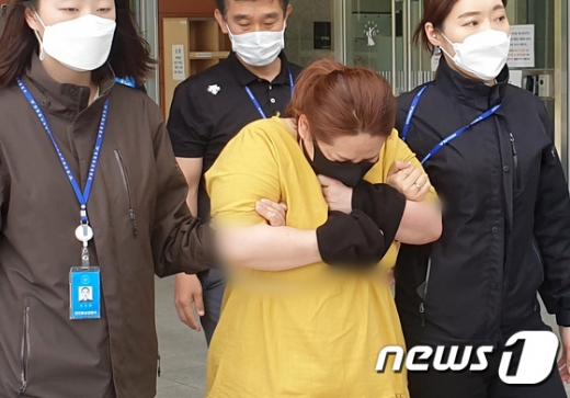전용기 더불어민주당 의원이 11일 아동을 학대한 부모의 신상을 공개하고 자녀를 살인한 경우 7년 이상으로 처벌을 강화하며 민법상 징계권 삭제 및 아동의 체벌 금지를 의무화하는 내용의 '아동 지킴이 3법'을 대표 발의했다. 사진은 최근 충남 천안에서 9세 의붓아들을 여행가방에 가둬 숨지게 한 계모. /사진=뉴스1