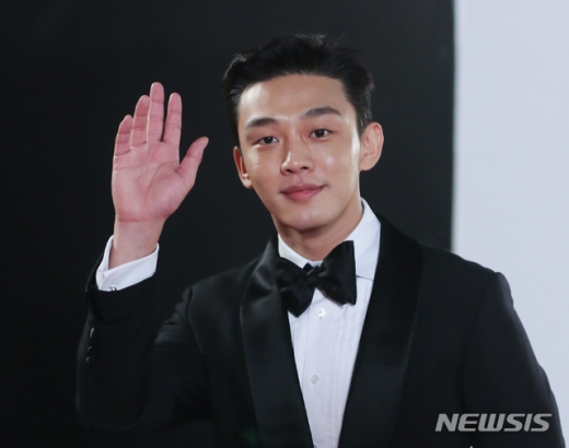 배우 유아인이 과거 드라마 '밀회'에서 함께 했던 김희애를 보기 위해 '부부의 세계'를 시청했다고 말했다. /사진=뉴시스  