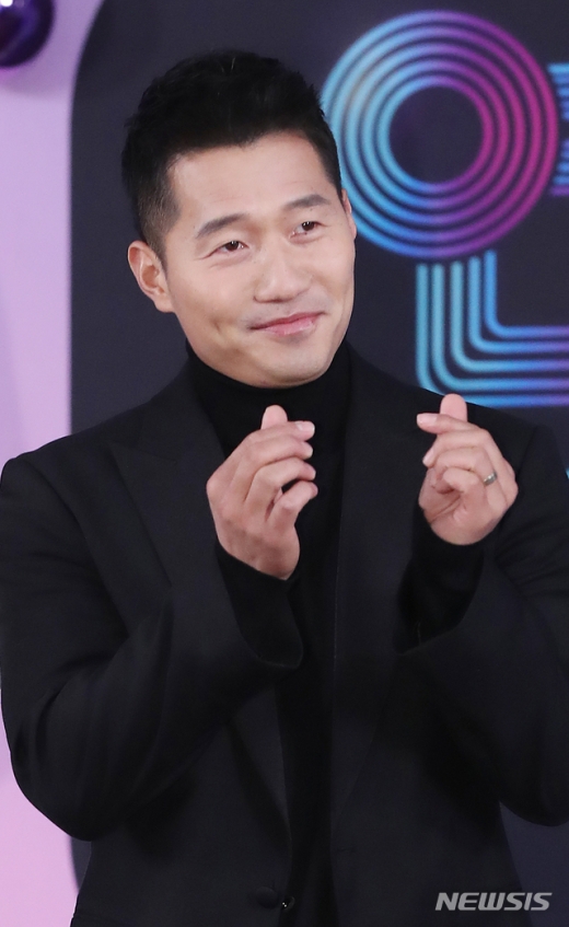 반려견 훈련사 강형욱이 처음으로 무릎을 꿇으며 훈련을 중단했다. /사진=뉴시스    