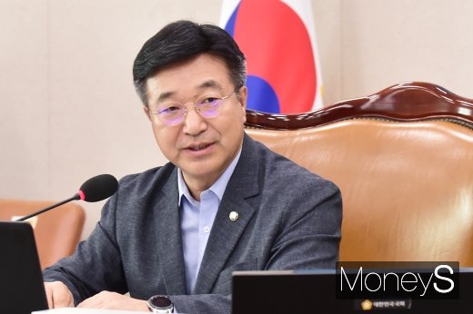 [머니S포토] 국회 법사위 회의 주재하는 윤호중 위원장