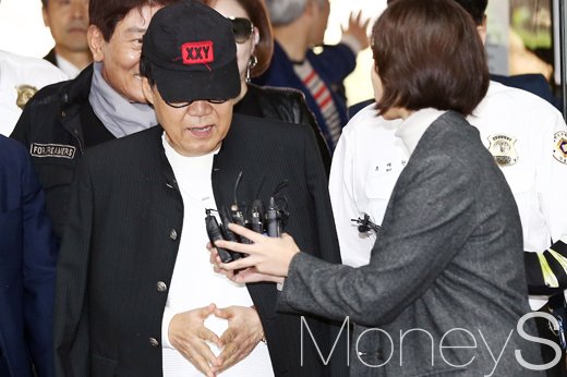 가수 조영남의 '대작 논란' 대법원 선고가 오는 25일 예정된 가운데, 조영남의 근황이 공개됐다. /사진=임한별 기자