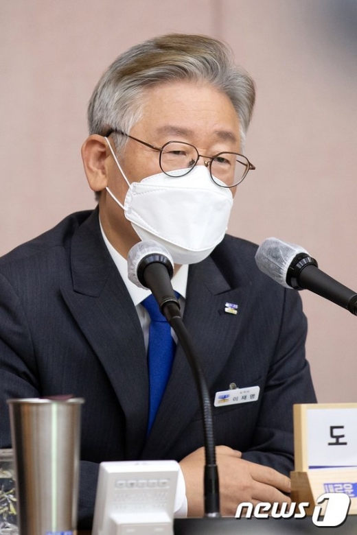 이재명 경기도지사는 23일 자신의 페이스북에 올린 글에서 “기본소득은 증세를 전제로 한 복지적 경제정책”이라고 밝혔다. / 사진=뉴스1