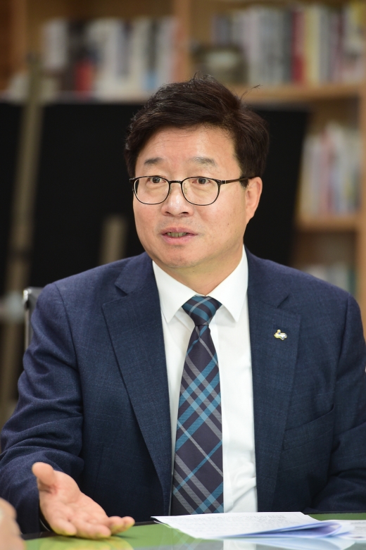 염태영 수원시장은 “지방분권, 성평등은 기존의 불평등한 권력 관계를 재구성한다는 점에서 민주주의의 핵심 가치라고 할 수 있다”고 강조했다. / 사진제공=수원시