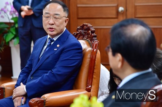 [머니S포토] 3차 추경안 신속처리 요청하는 홍남비 부총리