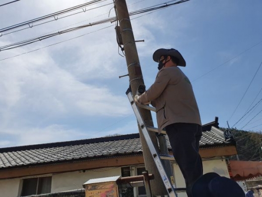 영북면 ‘지킴이’는 환경정화부터 지역순찰, 등하교 서비스와 안전귀가서비스, 취약계층 지원까지 영북지역 곳곳을 누비며 지역주민의 온갖 어려움에 발 벗고 나서고 있다. / 사진제공=포천시
