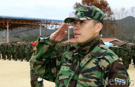 프로게이머 시절 '황제'로 불리며 세계를 주름잡은 스타크래프트 세계 챔피언 임요환은 공군e스포츠병이라는 새로운 세계를 개척했다. /사진=뉴시스(공군본부 제공)