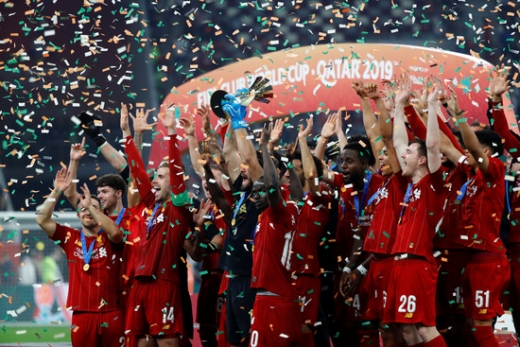 리버풀 선수단이 지난해 12월 카타르 도하에서 열린 2019 FIFA 클럽월드컵에서 우승한 뒤 기뻐하고 있다. /사진=로이터
