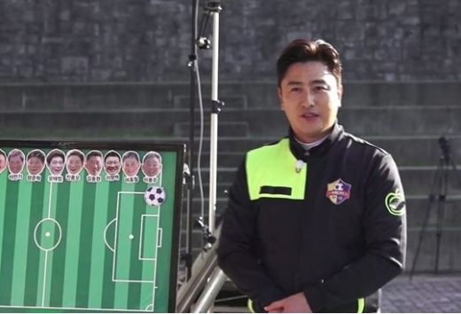 전 국가대표 축구선수 안정환이 치킨 사업가로서 현주엽의 요식업계 취업을 돕겠다고 나서면서 그가 모델로 있는 치킨 브랜드에도 관심이 모아진다. /사진=JTBC 제공