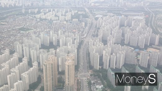 프로야구장 인근 아파트값이 높은 가격을 형성하고 있다. 사진은 서울 잠실야구장 인근 송파구 일대 아파트 밀집 지역. /사진=김창성 기자