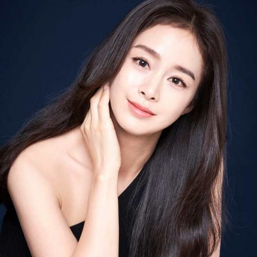 배우 김태희가 여전히 아름다운 비주얼을 뽐내며 근황을 전했다. /사진=김태희 인스타그램