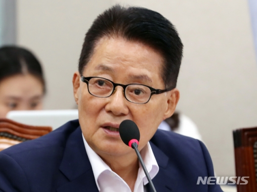 문재인 대통령이 3일 박지원 전 국회의원을 국가정보원장으로 내정했다. /사진=뉴시스  