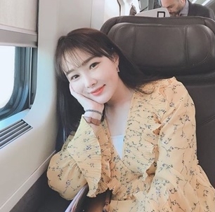 9일 오전 방송된 SBS 파워FM '김영철의 파워FM'(철피엠)에 출연한 이다지는 청취자가 "김영철과 잘 될 확률이 얼마나 되냐"고 묻자 "0.1%"라고 답하며 선을 그었다. /사진=이다지 인스타그램