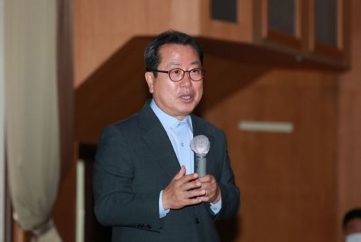 조광한 남양주시장은 환경관리관과 쓰레기 20% 줄이기 위한 대화의 시간을 가졌다. / 사진제공=남양주시