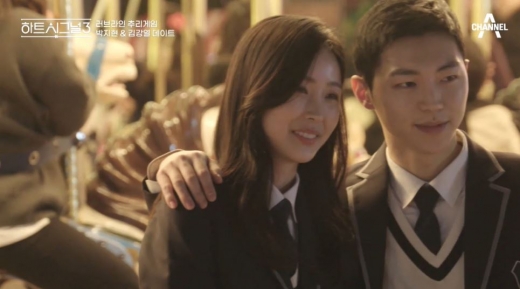하트시그널3에서 공식커플로 성사된 김강열과 박지현도 럽스타그램의 행보를 보여줬다. /사진=채널A 하트시그널3 캡처      