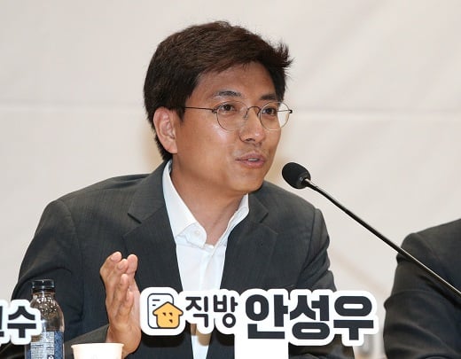 안성우 직방 대표이사가 지난 6일 국회 포럼에 참석해 발언하고 있다. /사진=뉴스1