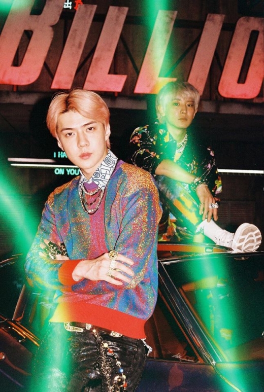 엑소 세훈&찬열(EXO-SC)의 첫 정규 앨범 '10억뷰'가 드디어 팬들을 찾아간다. 사진은 세훈&찬열. /사진=엑소 공식 페이스북