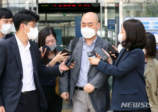 고한석 전 비서실장은 16일 한 언론과의 문자 메시지를 통해 고 박원순 서울시장 실종 당일인 지난 9일 박 시장과의 마지막 통화에서 북악산에서 내려오라고 설득한 것으로 확인됐다. /사진=뉴시스   