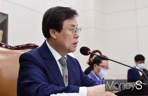 [머니S포토] 체육분야 인권침해 등 국회 문체위 주재하는 도종환 위원장