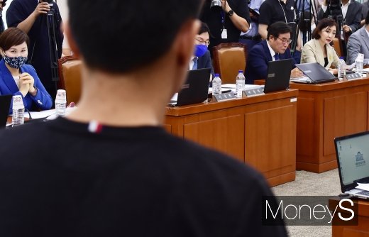 [머니S포토] 철인3종경기 가혹행위 관련 질의하는 유정주 의원