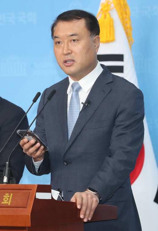 황희석 열린민주당 최고위원(사진)이 검언유착 의혹 당사자들을 향해 통화 녹음 파일도 공개하라고 압박했다. /사진=뉴스1