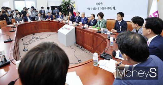 [머니S포토] 통합당 비상대책위원회의