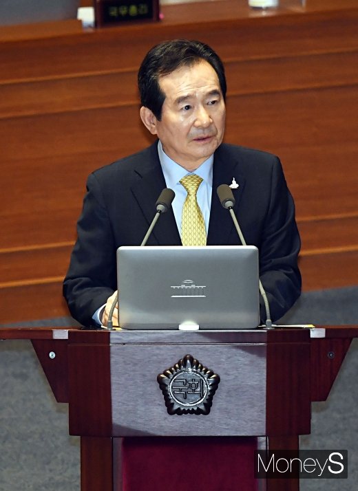 [머니S포토] 대정부질문에 답하는 정세균 국무총리