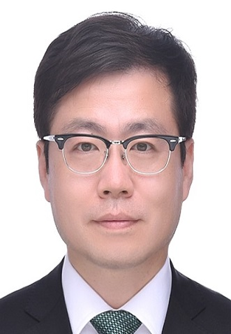 문재인 대통령이 24일 신임 신남방·신북방비서관에 여한구 산업통상자원부 통상교섭실장을 내정했다. /사진=청와대 제공