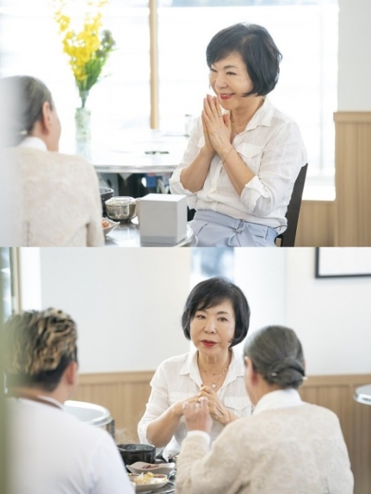 가수 최진희가 어머니가 돌아가시고 실어증과 입과 눈 주변 근육이 마비되는 구안와사까지 왔다고 고백했다. /사진=밥은먹고다니냐 제공