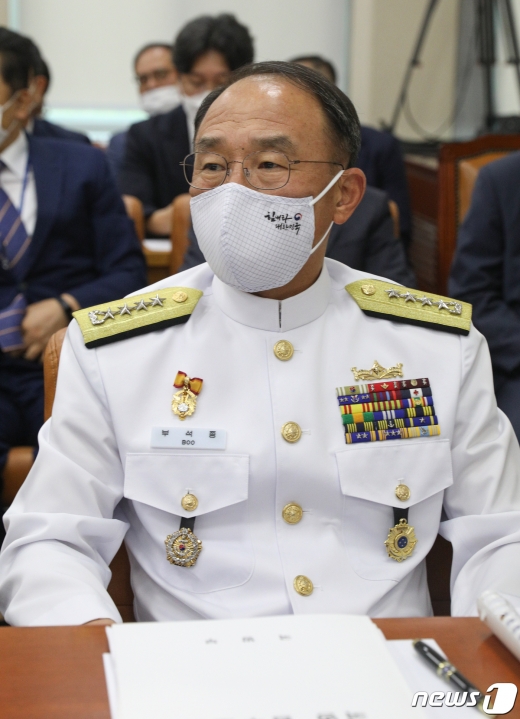 [사진] 국방위 참석한 부석종 해군 참모총장