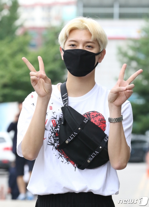 [사진] 뉴이스트 렌, '귀요미 브이'