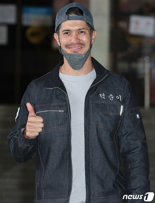 [사진] 기성 앤더슨 '가슴에 선명한 '덕순이''