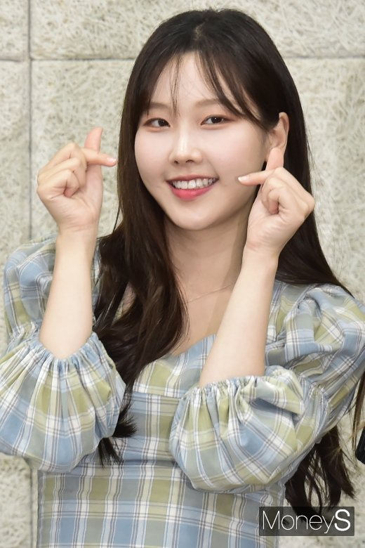 [머니S포토] 모모랜드 나윤, 하트 귀요미~