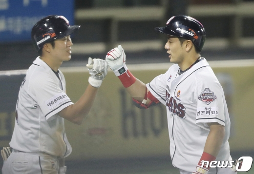 [사진] 홈런 최주환 '바로 이거야'