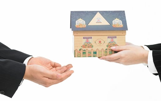 계약갱신청구권을 포함한 ‘임대차3법’이 지난달 31일부터 전격 시행되면서 전세대출을 빌려 쓴 세입자들의 불안감이 커지고 있다. 정부는 집주인의 동의가 없더라도 전세 세입자의 전세대출이 원활하게 이뤄질 수 있도록 관련 제도를 개선할 방침이다./사진=이미지투데이