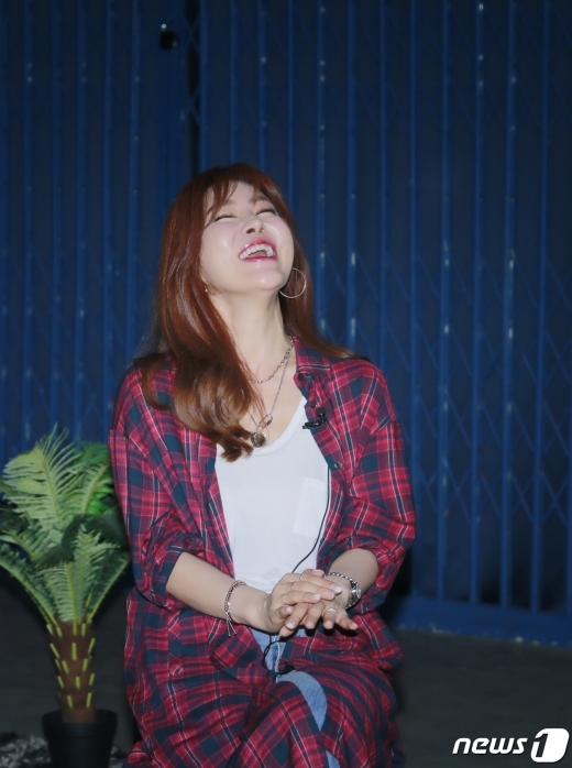 [사진] '버스안에서'자자 유영, '밝은 미소