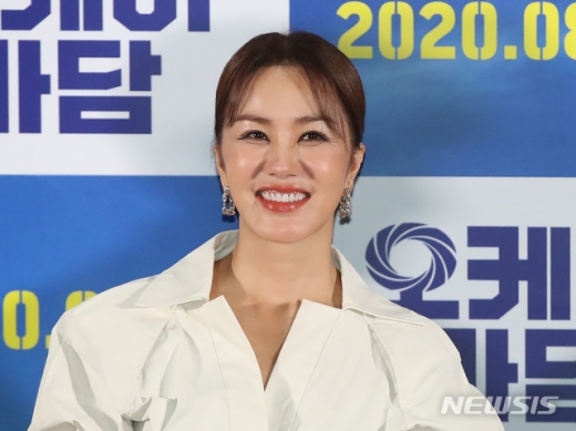 5일 방송된 MBC라디오 FM4U '정오의 희망곡 김신영입니다'에는 엄정화가 출연했다. /사진=뉴시스  