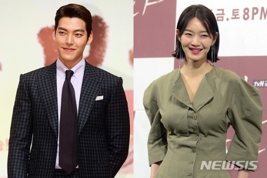 배우 신민아(오른쪽)·김우빈 커플이 수재 복구를 위한 기부 행렬에 동참했다. /사진=뉴시스