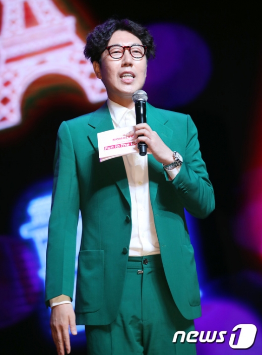 김영철은 6일 SBS 파워FM '김영철의 파워FM'을 통해 도로 위에서 라디오 생방송을 하고 있음을 알렸다. /사진=뉴스1  