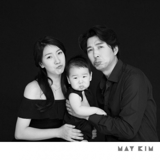 배우 이필모와 서수연이 아들 담이와 찍은 가족 사진을 공개했다. /사진=서수연 인스타그램