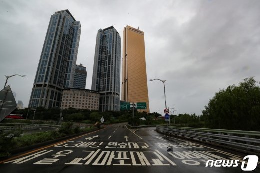 [사진] 올림픽대로 여의상류 IC 나들목 '통제'