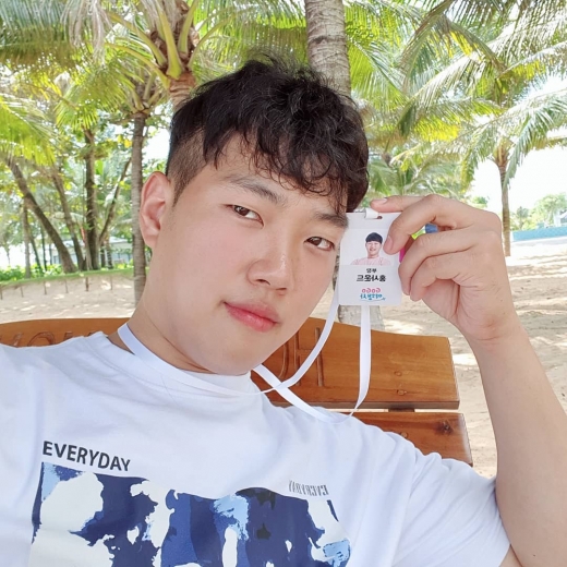 인기채널 운영자들의 뒷광고 의혹을 폭로한 유튜버 홍사운드(사진)가 악성 댓글에 시달렸음을 밝히고 은퇴 의사를 전했다. /사진=홍사운드 인스타그램