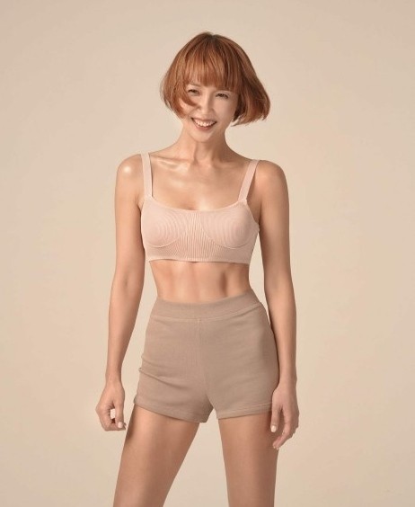 최은경 아나운서가 11일 자신의 인스타그램에 복근이 돋보이는 프로필 사진을 공개했다. /사진=최은경 인스타그램