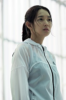 배우 신민아가 영화 ‘디바’로 오는 9월 스크린 복귀를 한다. /사진='디바' 스틸