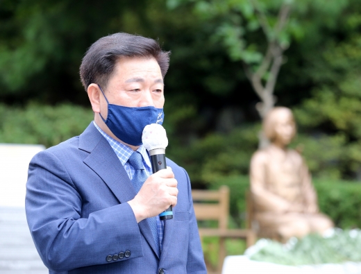 광명시는 8월14일 오전 광명동굴 평화의 소녀상 앞에서 ‘일본군 위안부 피해자 기림의 날 기념식’을 개최했다. / 사진제공=광명시