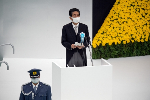 아베 신조 일본 총리가 15일 태평양전쟁 종전(패전) 75주년 기념 행사에서 '적극적 평화주의'를 내세워 논란이다. /사진=로이터