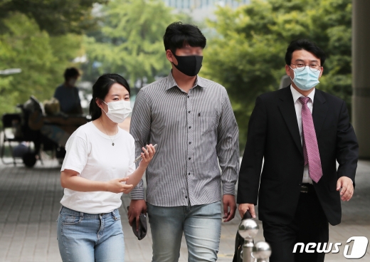 [사진] '강남 묻지마 여성폭행' 권모씨, 영장실질심사 출석
