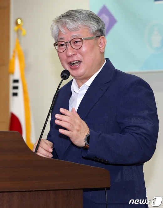 [사진] 인사말하는 조응천 의원