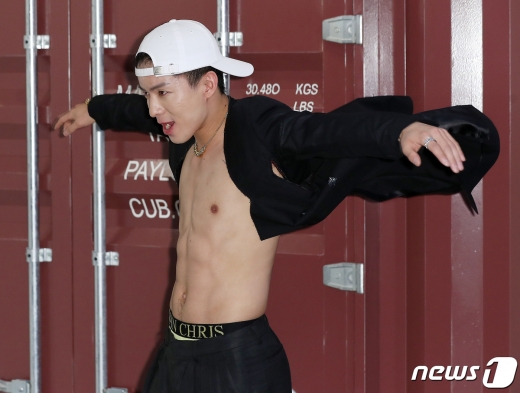 [사진] '미스터트롯' 나태주 '태권도로 만든 완벽한 복근'