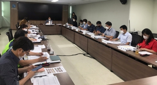 경기도 친환경학교급식, 농산물 가격폭등에도 계약가격 수준 공급 합의했다. 사진은 가격결정협의회. / 사진제공=경기도