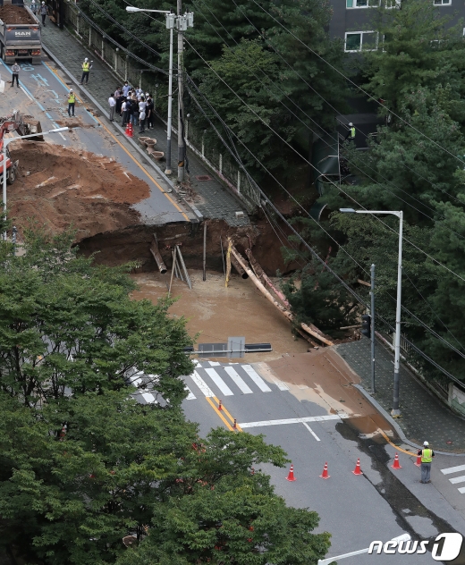 [사진] 구리 교문동에 대형 싱크홀 발생